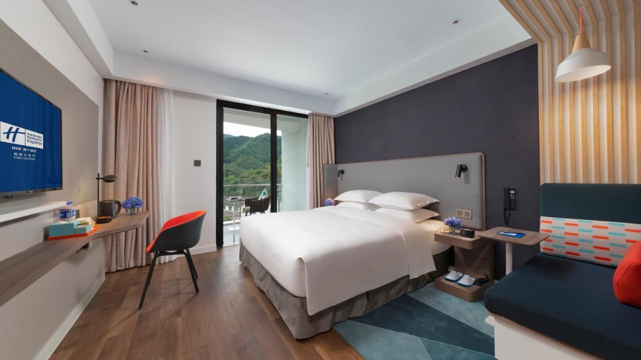 Holiday Inn Express Qiliping By Ihg Emeishan Exterior photo