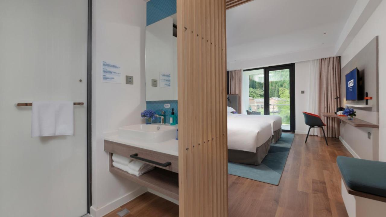 Holiday Inn Express Qiliping By Ihg Emeishan Exterior photo