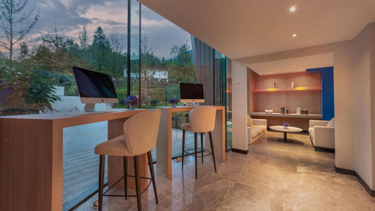 Holiday Inn Express Qiliping By Ihg Emeishan Exterior photo